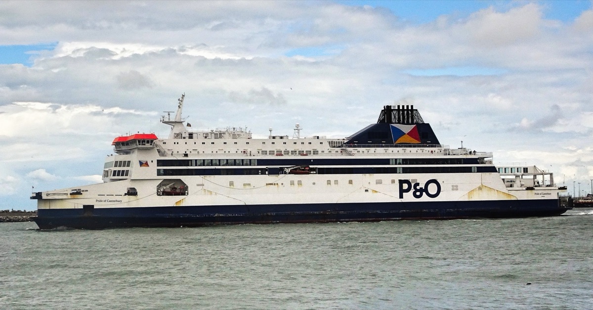 P&O Fähre im Hafen von Calais