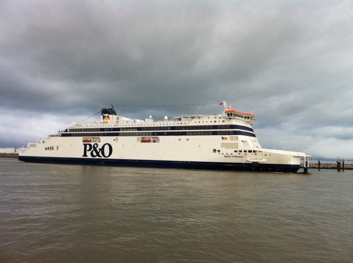 P&O Ferries Spirit of Britain im Hafen von Calais