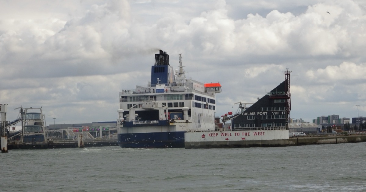 P&O Fähre im Hafen von Calais